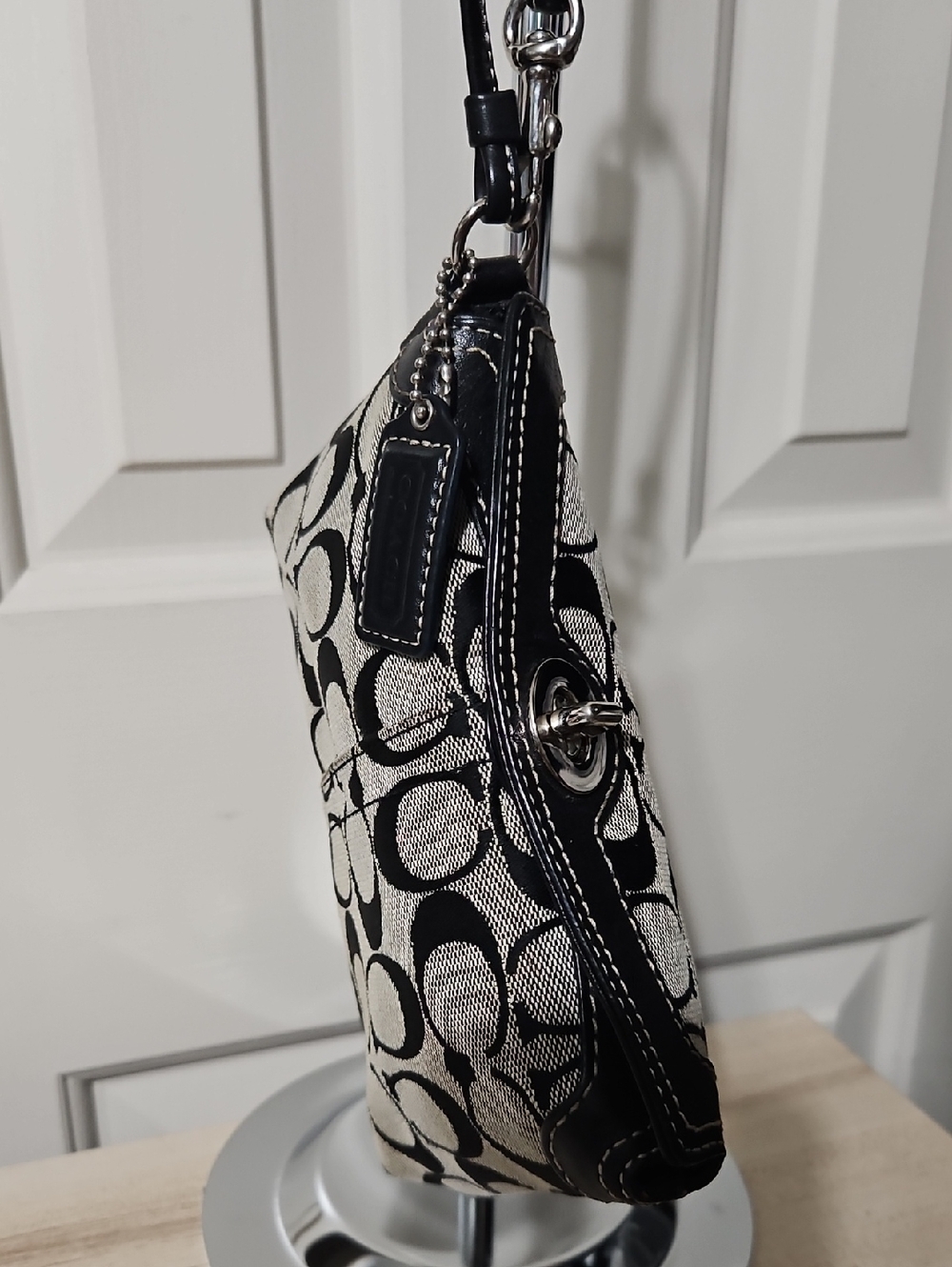Coach NWOT Y2K Turnlock Black Signature Logo Wristlet